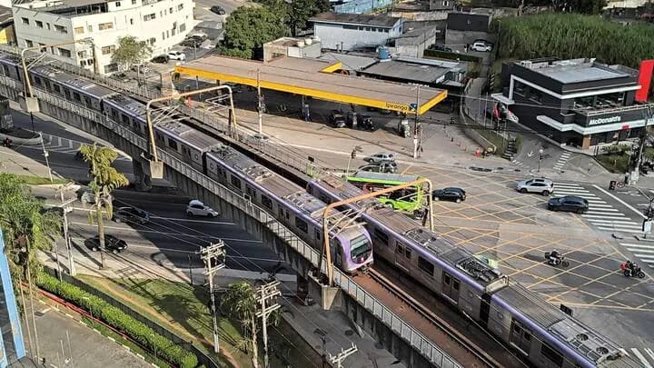 metrô Giovanni Gronchi ao lado do condomínio