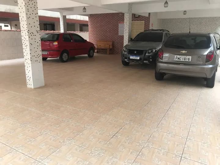 vaga coberta no estacionamento do condomínio