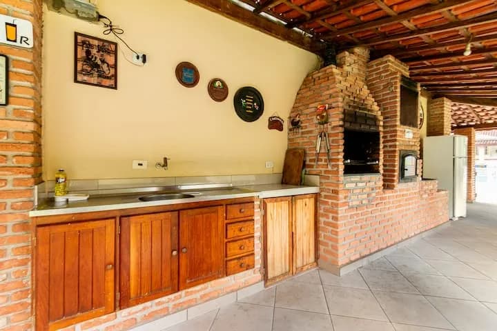 cozinha externa na varanda, churrasqueira de tijolos
