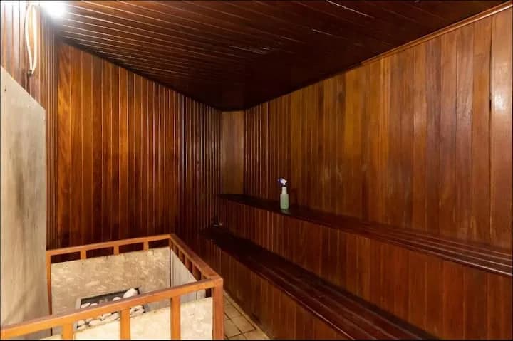 sauna revestida em madeira