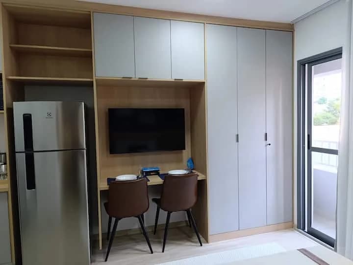 Studio integrado, porta para a sacada