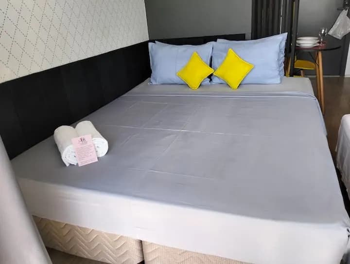 Banheiro com box de vidro